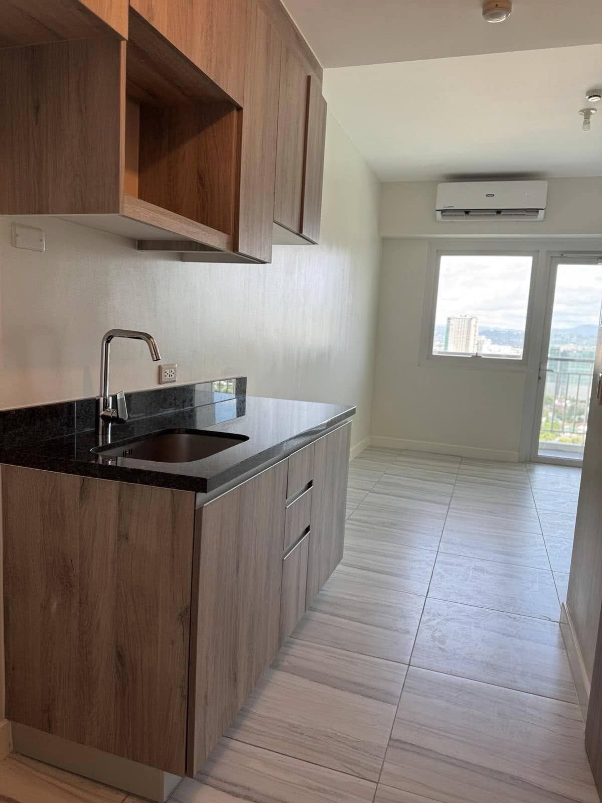 Студия в Maven Capitol Commons, Пасиг