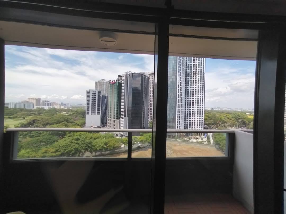 1 Bedroom Spacious Apartment in BGC, Taguig with City View