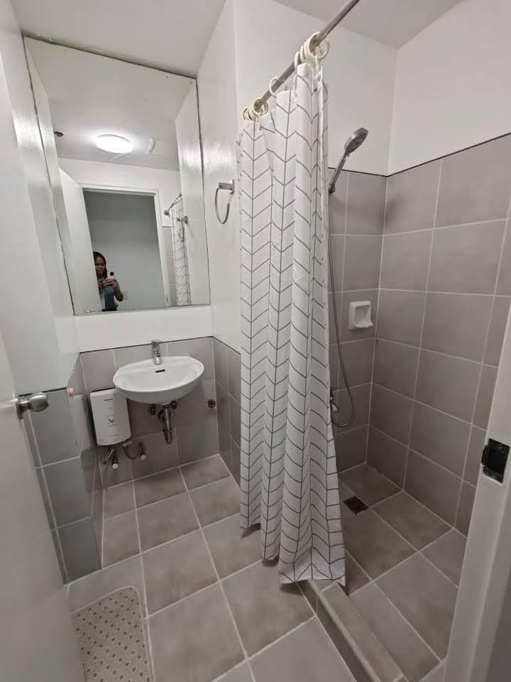 Two Serendra Red Oak - 2 бөлмелі толық жабдықталған балконды және тұрақ орыны бар пәтер