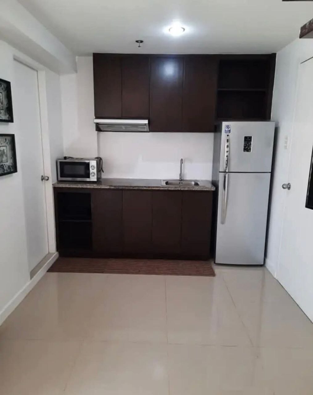Forbeswood Parklane, BGC-дағы гольф алаңы көрінісі бар толық жабдықталған 2 бөлмелі пәтер