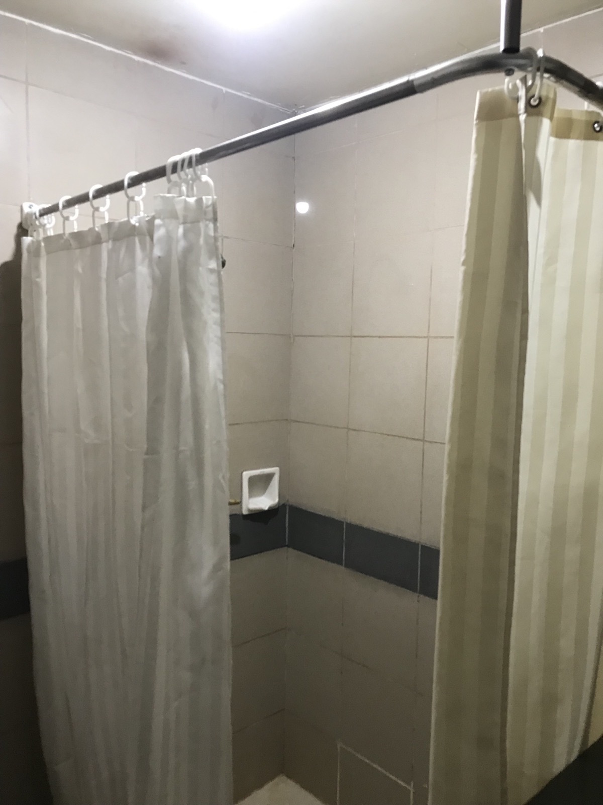 Толық жабдықталған 2 жатқа бөлмелі бұрыш бөлімше, Истон Плейс, Сальседо Виллидж, Макати