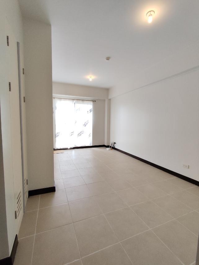2 Bedroom DMCI Homes Apartment in Parañaque City