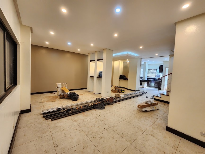 Whiteplains Townhouse - 3 Story, 4 Bedrooms, 2-Car Garage
