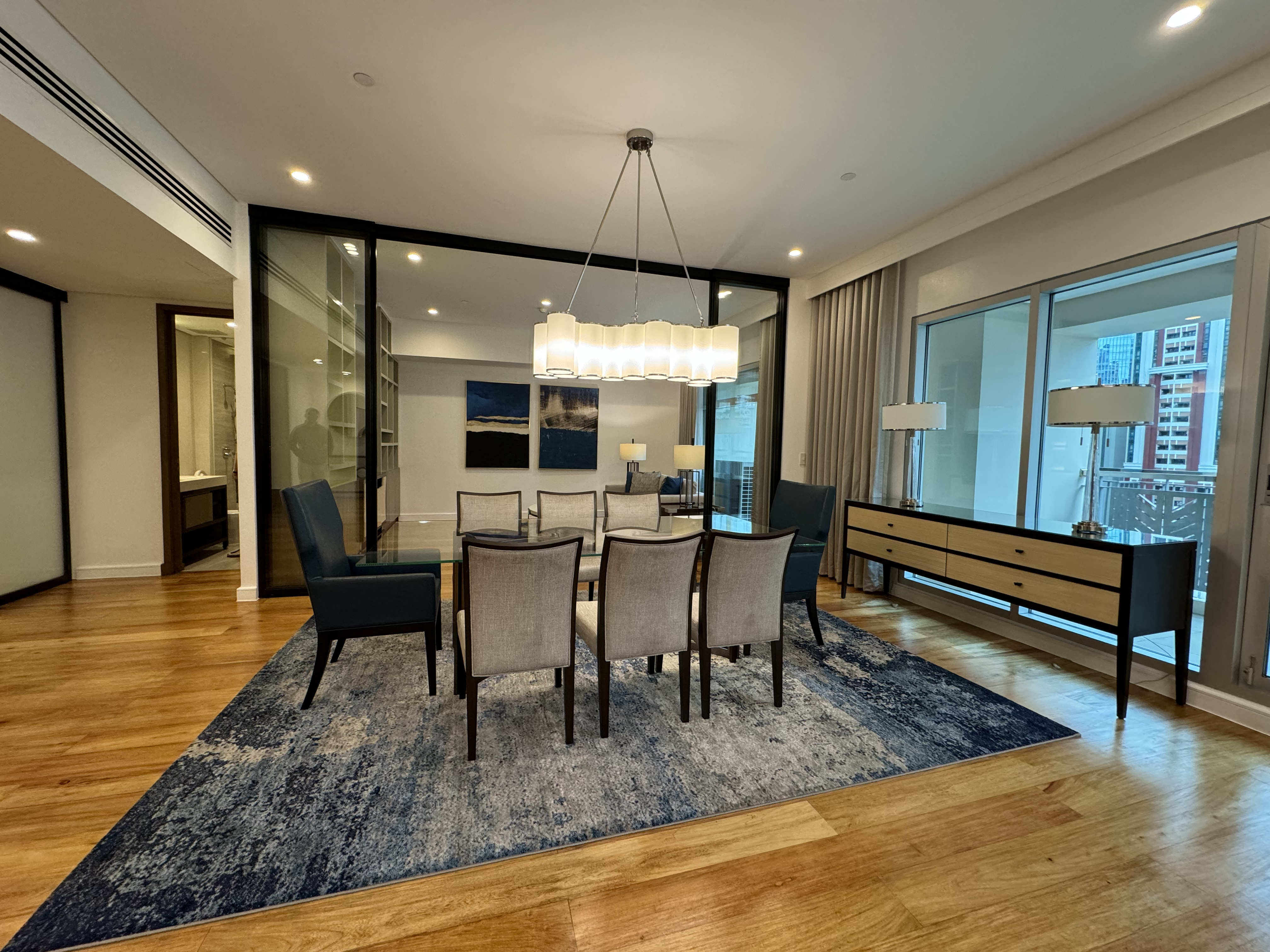 Luxurious 2-Bedroom Bi-Level Apartment at One Penn Place