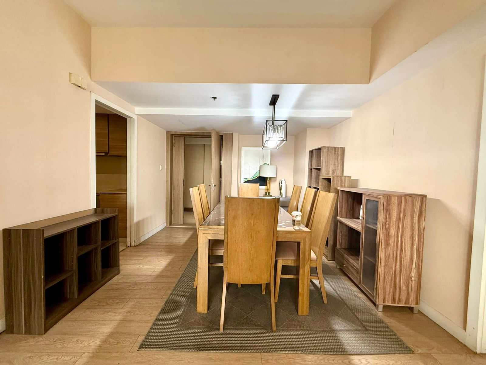 One Shangrila Place-тегі қала көркін қамтитын 2 жұмақты люкс пәтер