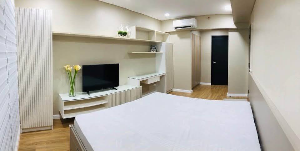 Two Serendra Sequoia-дағы 3 бөлмелі толық жабдықталған люкс пәтер