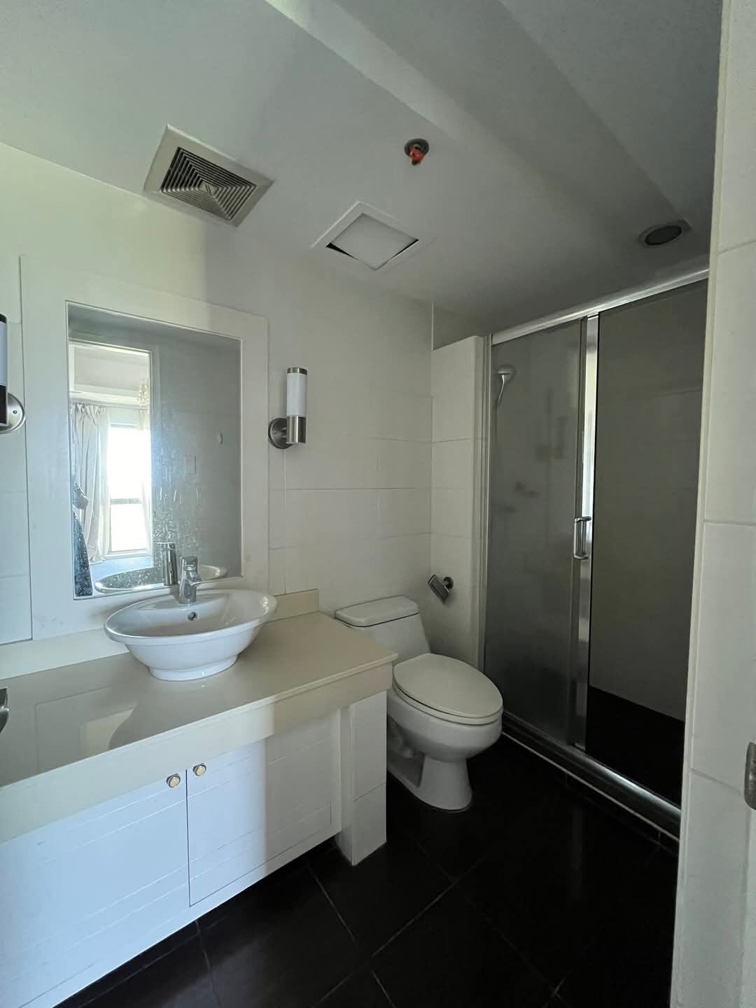 Forbeswood Parklane-дағы жиһазбен жабдықталған 2 бөлмелі пәтер