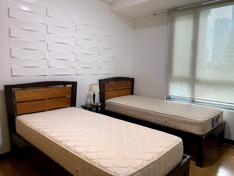 Luxurious 2BR Fully Furnished Condo at One Serendra East Tower