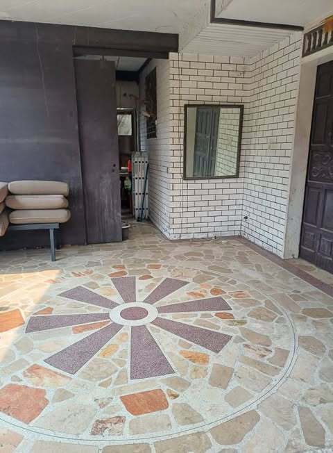 Project 8 (GSIS Village), Кесон-Ситидегі Қойма/Комиссариат