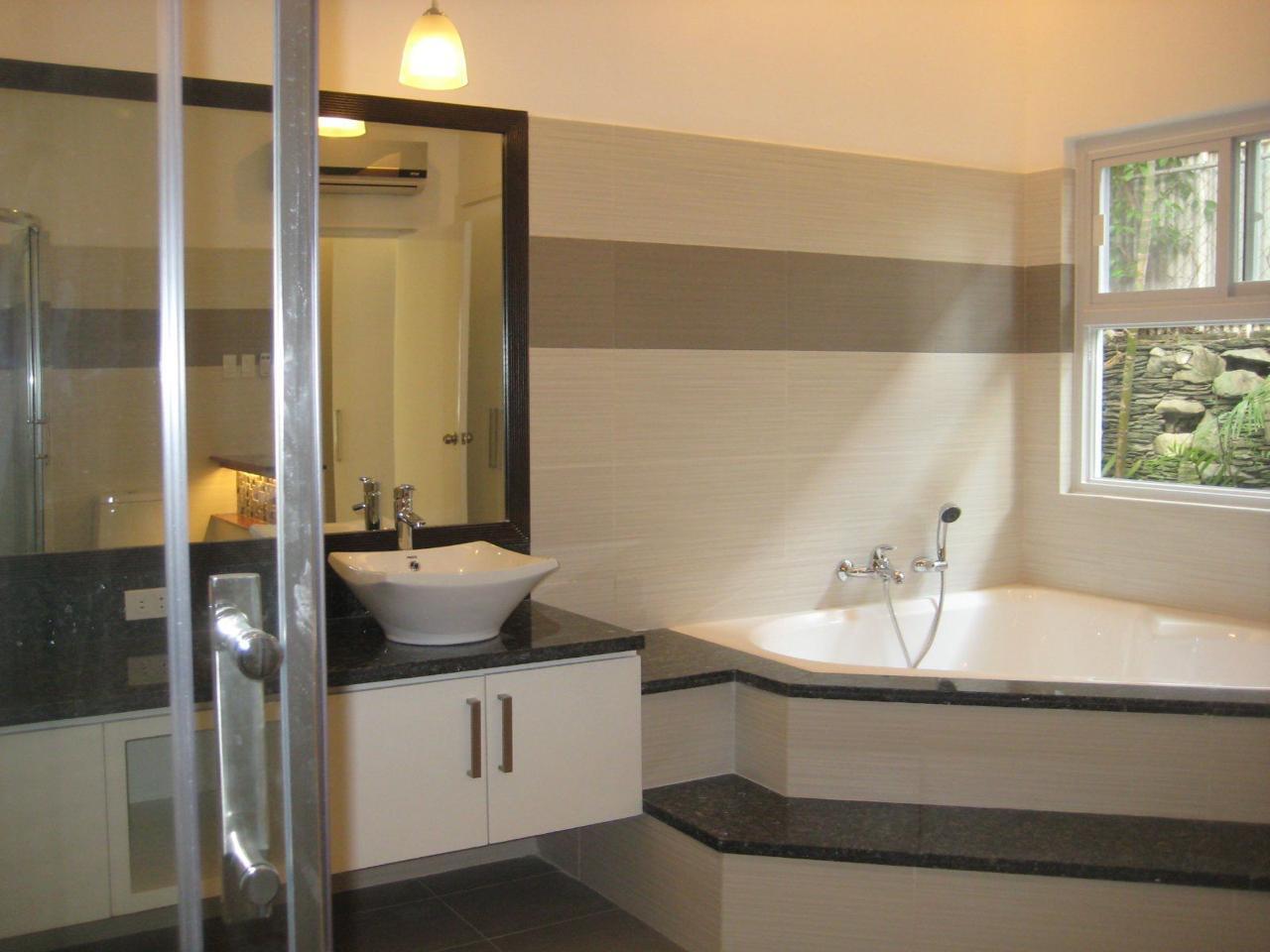 Spacious 4BR Bungalow in Dasmariñas Village with Pool