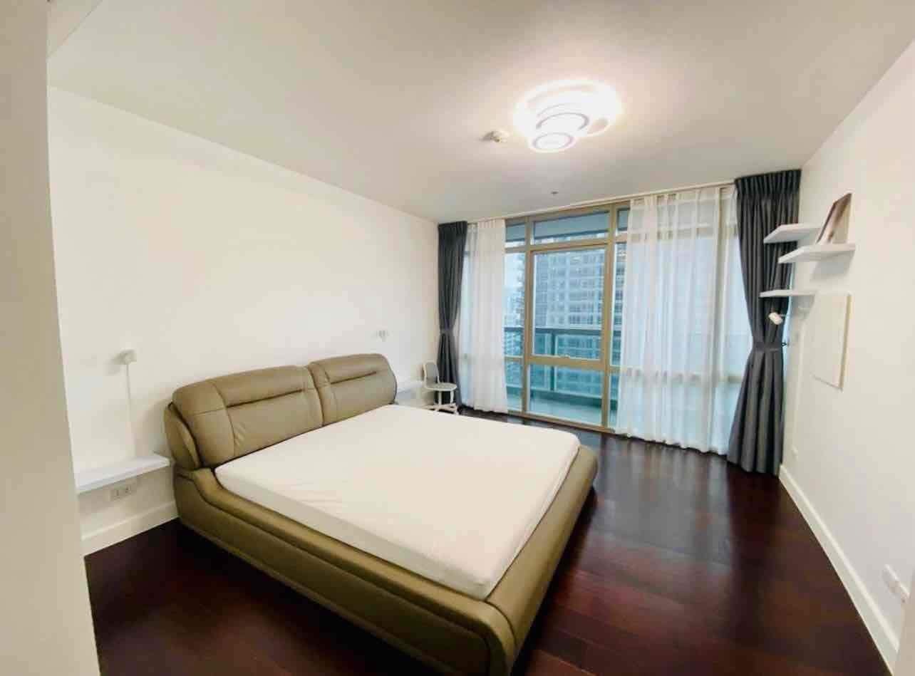 3 жұмақты BGC кондо, балконмен және автотұрақпен