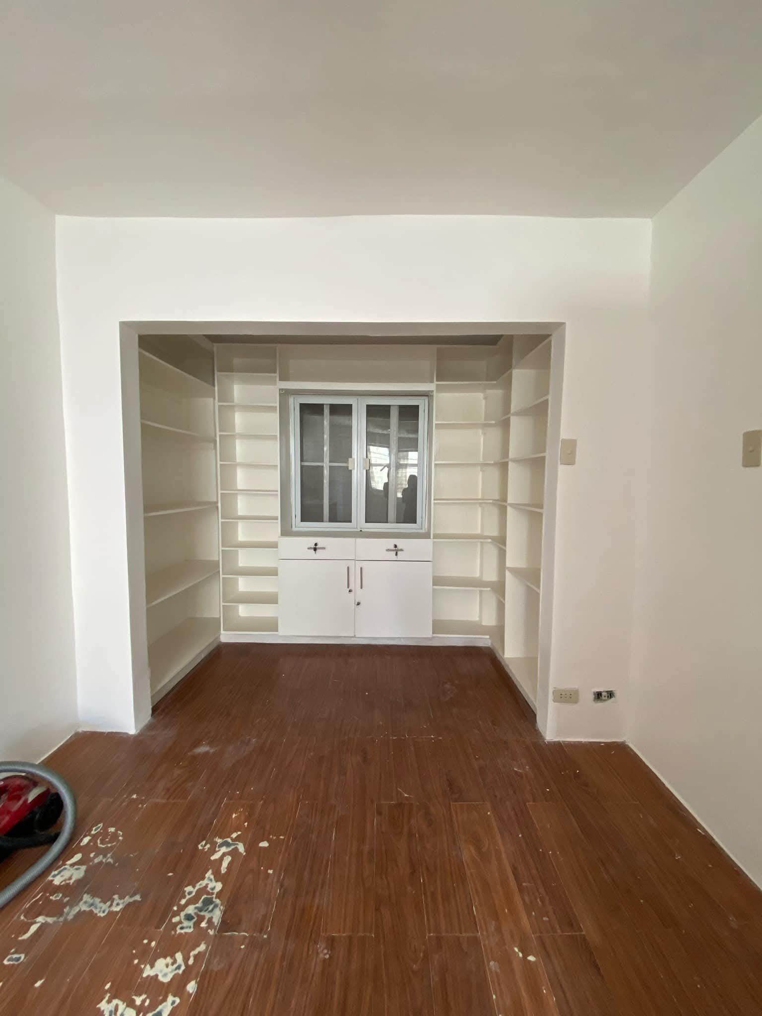Жақында жөнделген 4+1 жатқа бөлмелі үй Ridgecrest шағын ауданында