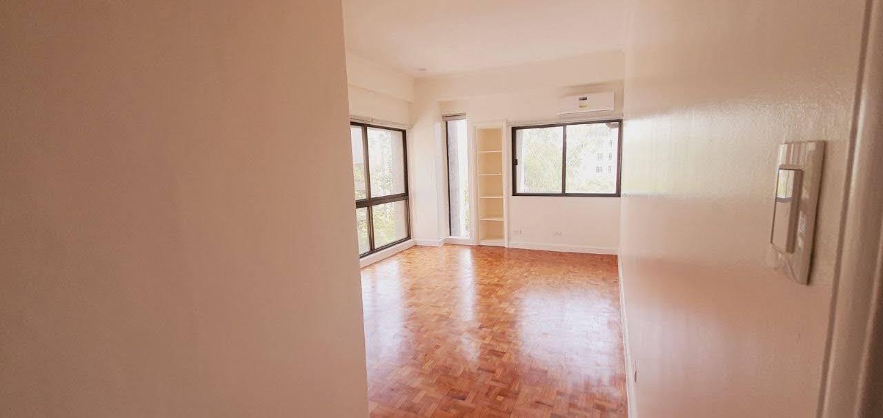 Spacious 3-Bedroom Condominium at Alexandra with Premium Features