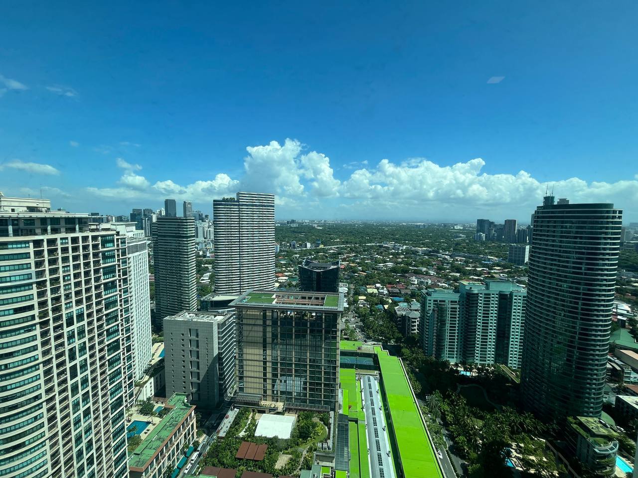 Edades Tower, Rockwell Makati-дағы 3 жатқа бөлмелі люкс жиһазданған пәтер
