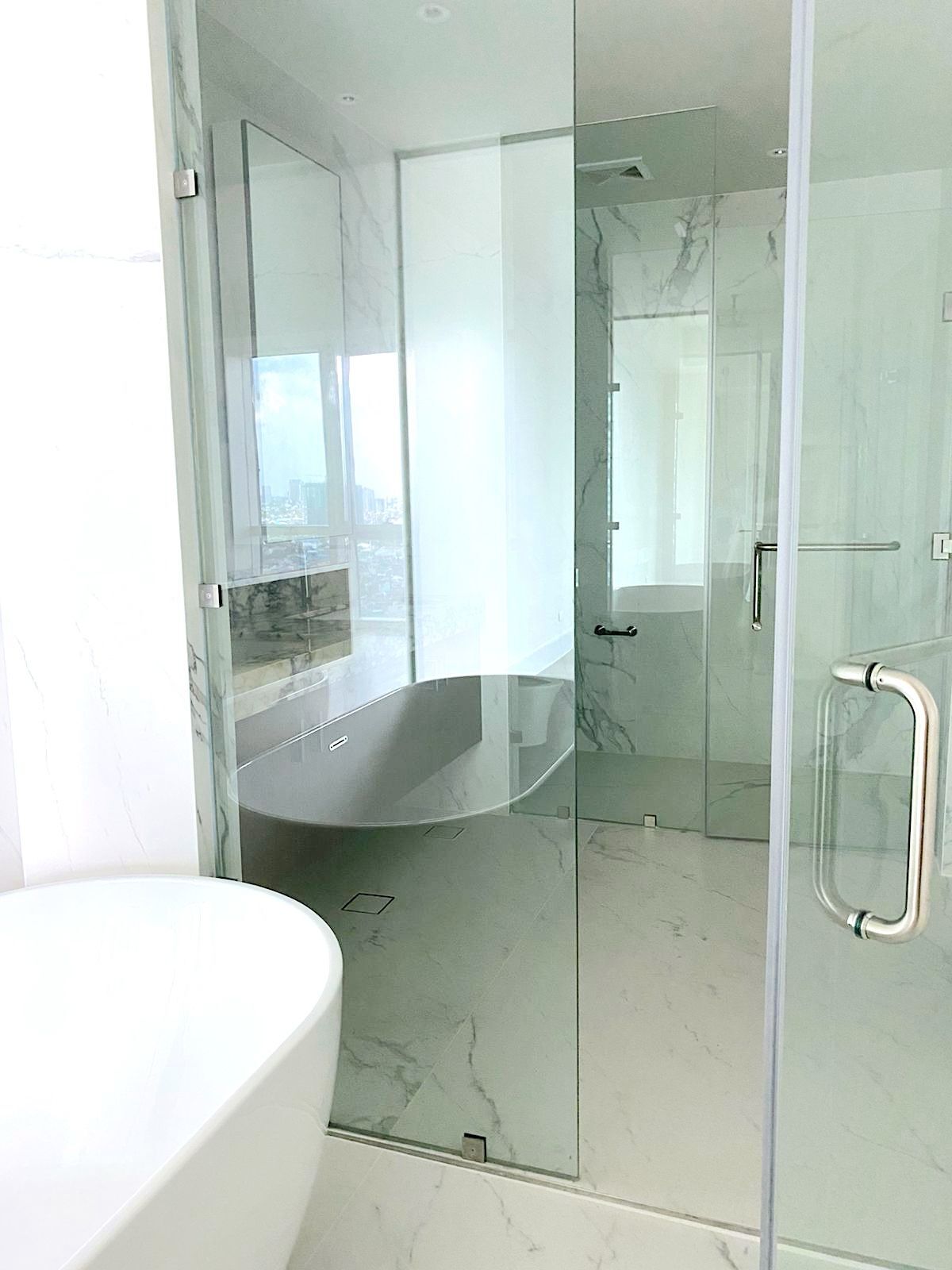 Balmori Suites-тегі сәулетті 3 жұмақты пәтер, Роквелл, Макати