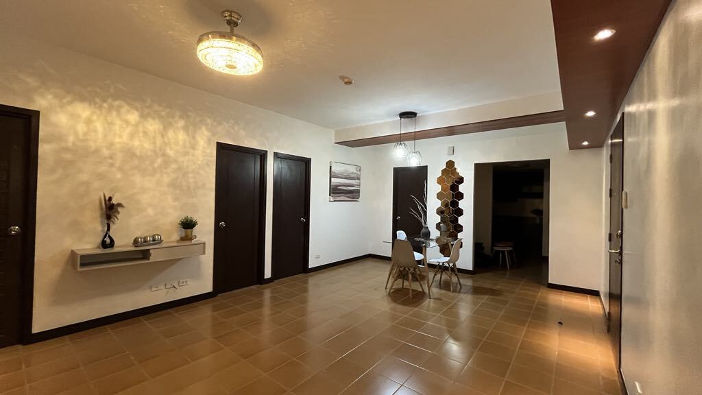 San Lorenzo Place, Макатидегі кең 3 бөлмелі пәтер