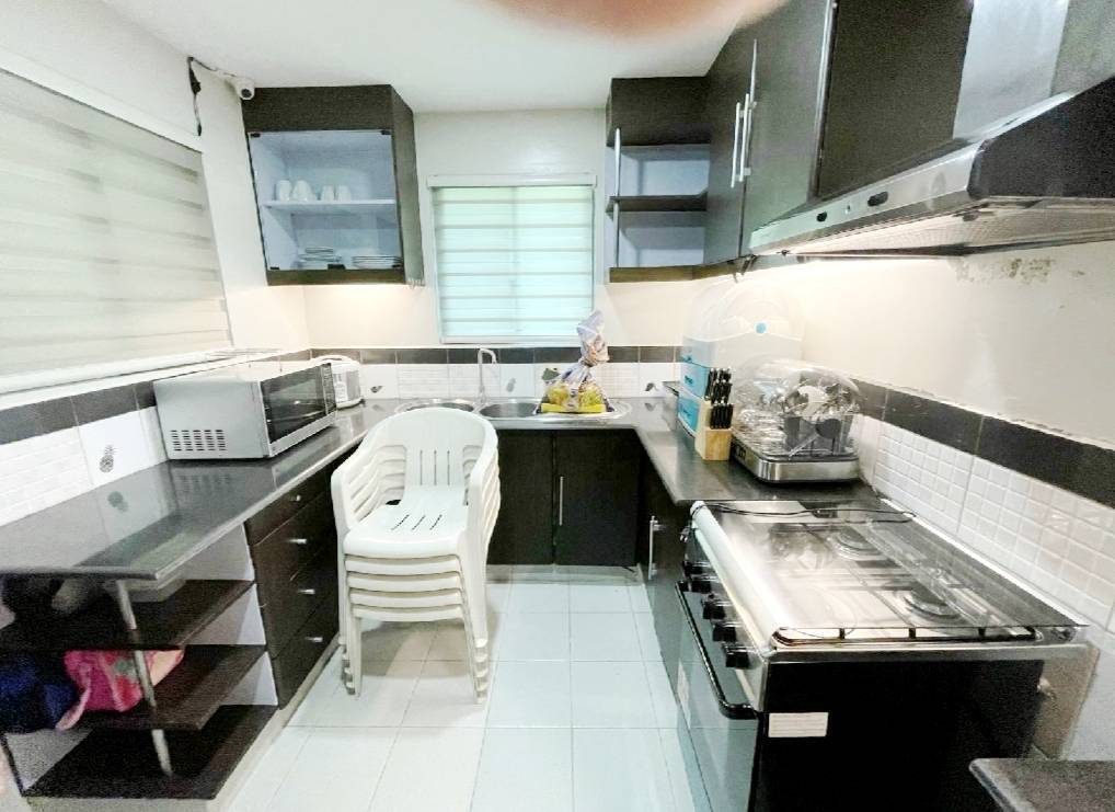 Loyola Grand Villas, QC-дағы мансардасы бар 3 қабатты үй