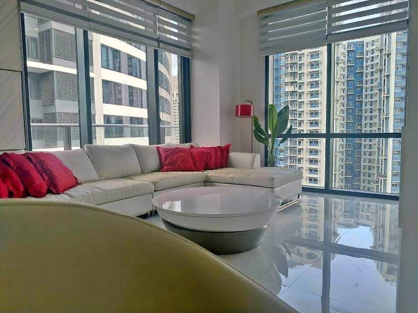 2 автотұрақ орыны бар, толық жабдықталған 3 бөлмелі Arya Residences пәтері