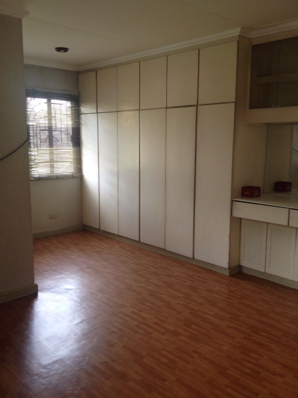 3BR Unfurnished Condo in Leighcourt Condominium, San Juan City