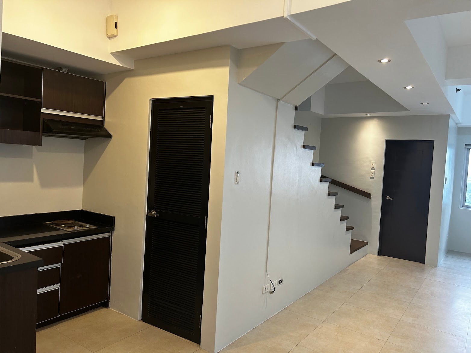 Newly Renovated Fully Furnished Unit in Annapolis Wilshire Plaza