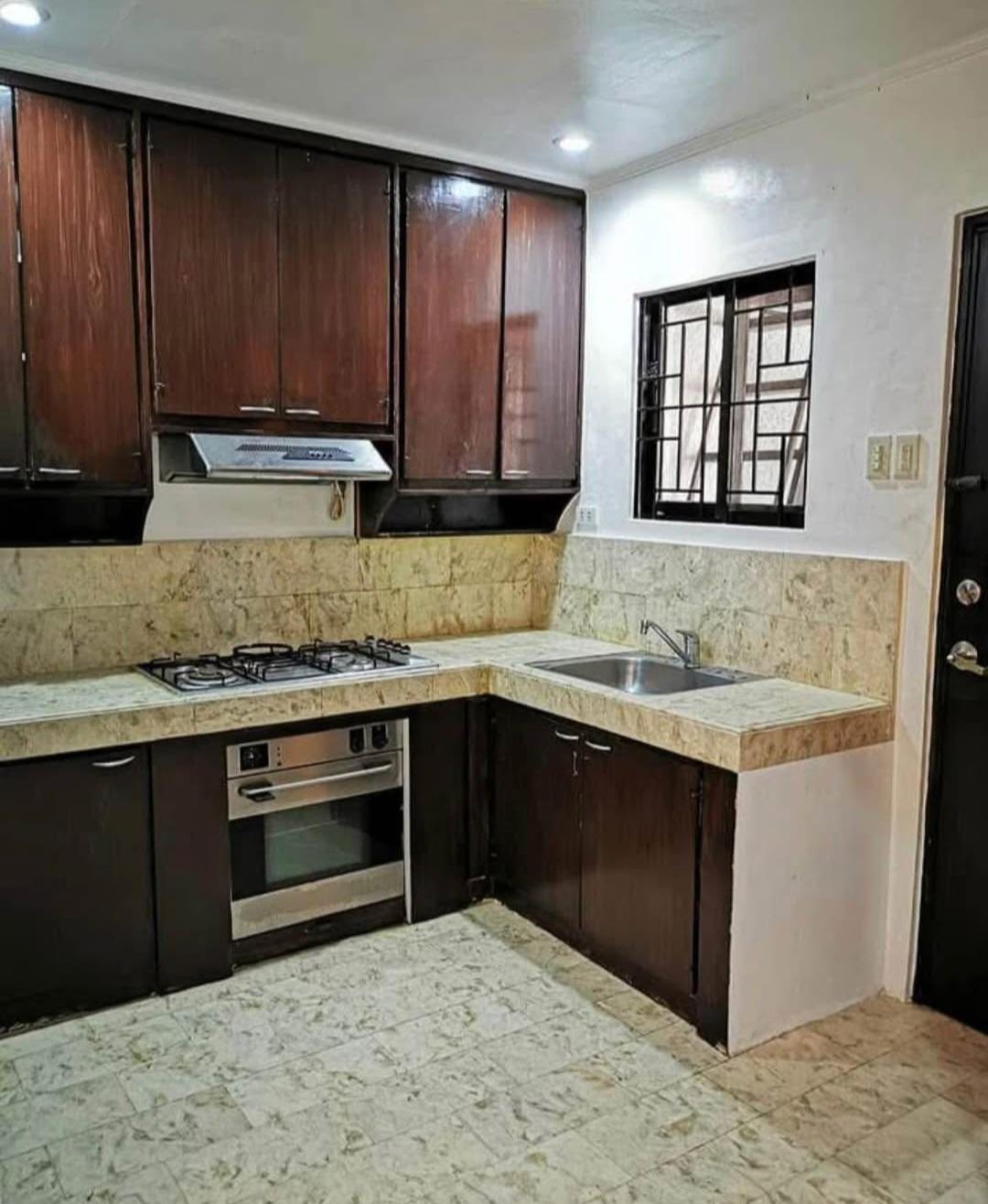 B.F. Homes, Паранаке қаласындағы мансардасы бар 3 бөлмелі бунгало