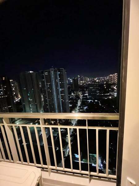 Studio Apartment at Maven Capitol Commons with Balcony