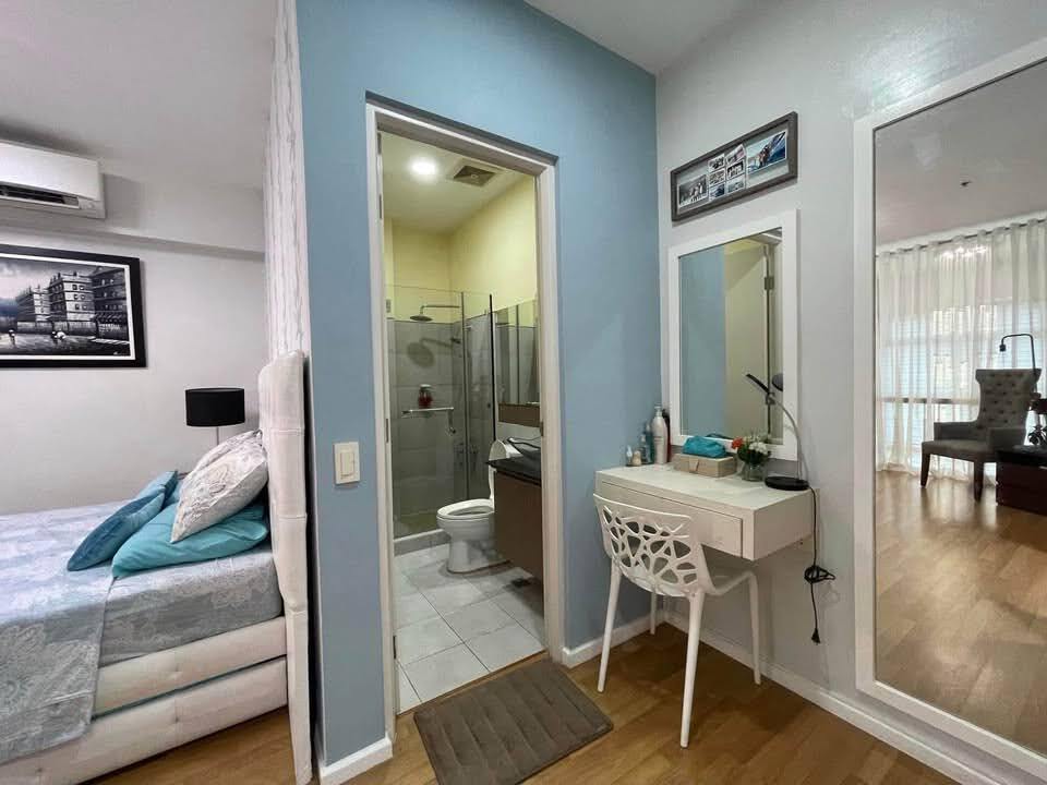 Two Serendra Dolce-тегі 1 бөлмелі шатыр бөлме, толық жабдықталған