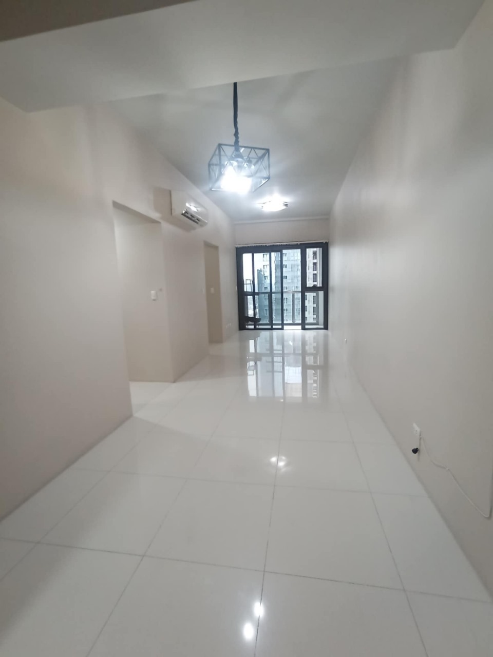 Semi-furnished 2-bedroom at Uptown Ritz - Luxurious City Living