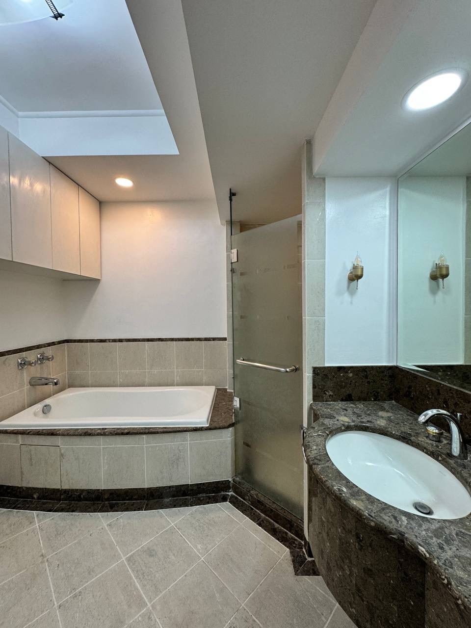 Pacific Plaza Towers Солтүстік Мұнарасы - Кең 3 бөлмедік люкс пәтер