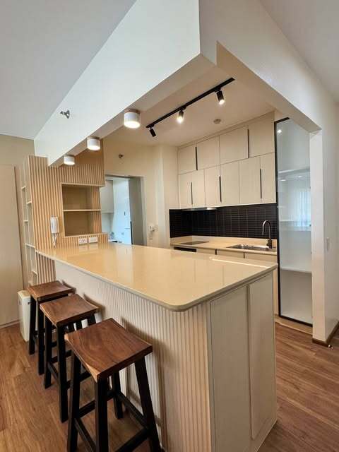 Жөнделген 2 бөлмелі пәтер Two Serendra-да ыңғайлылықтар мен тұрақ орыны бар
