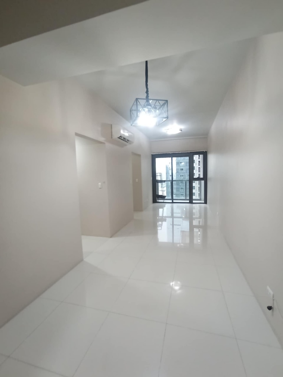 Semi-furnished 2-bedroom at Uptown Ritz - Luxurious City Living