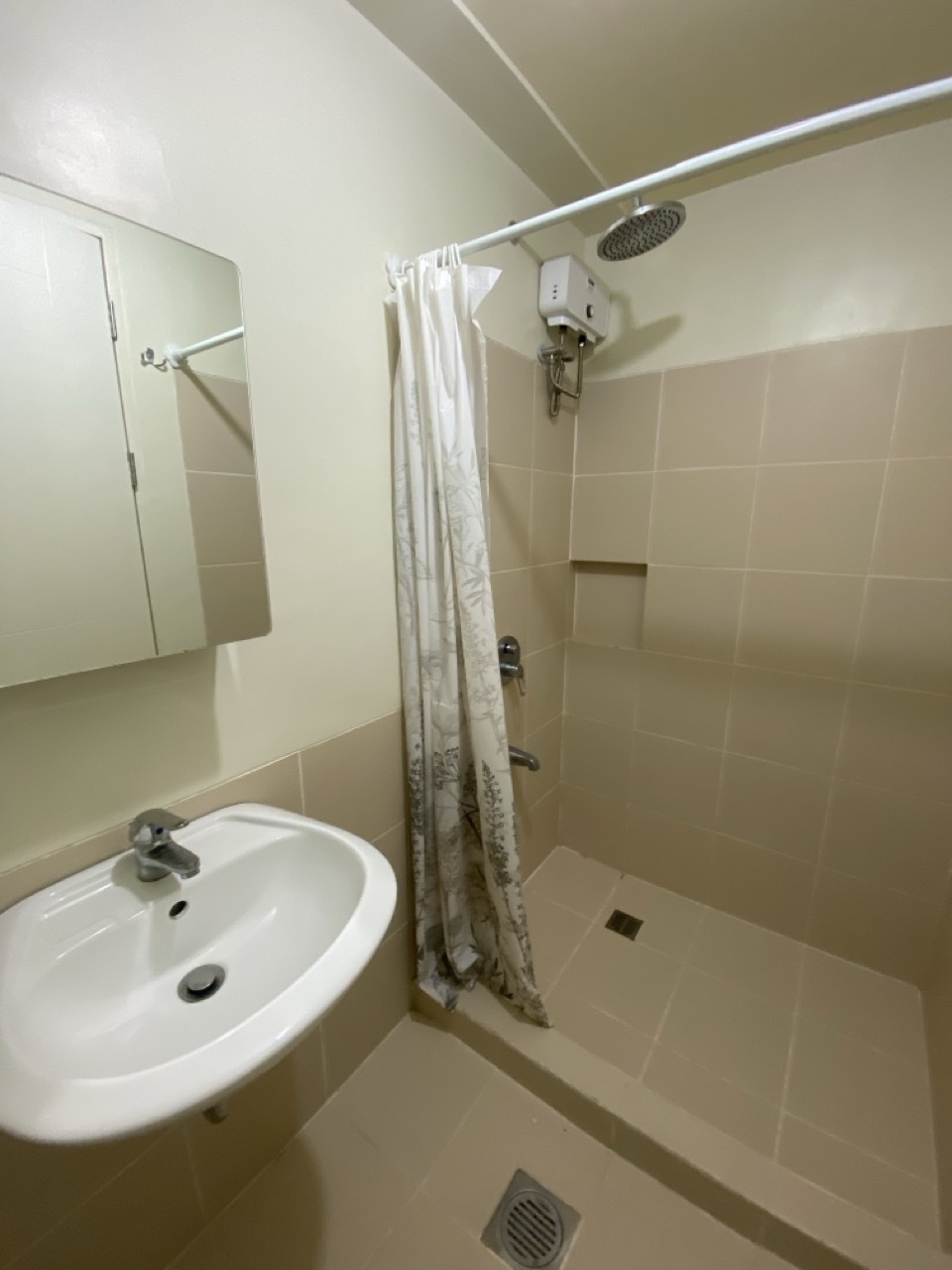 1-кімнатна мебльована квартира в Brixton Place, Kapitolyo, Пасиг Сіті