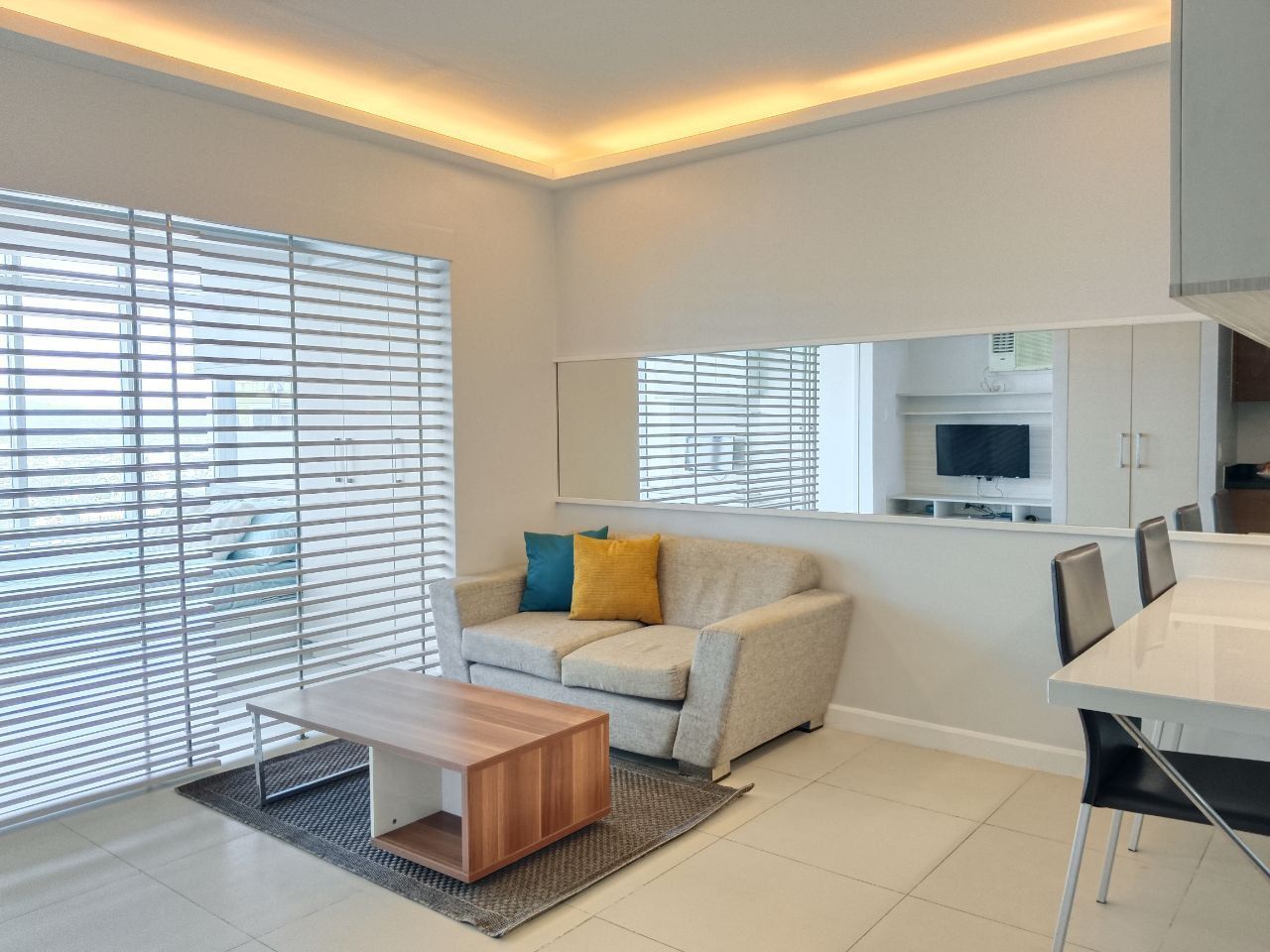 Two Serendra Red Oak-тегі студиялық пәтер, Тагиг қаласы