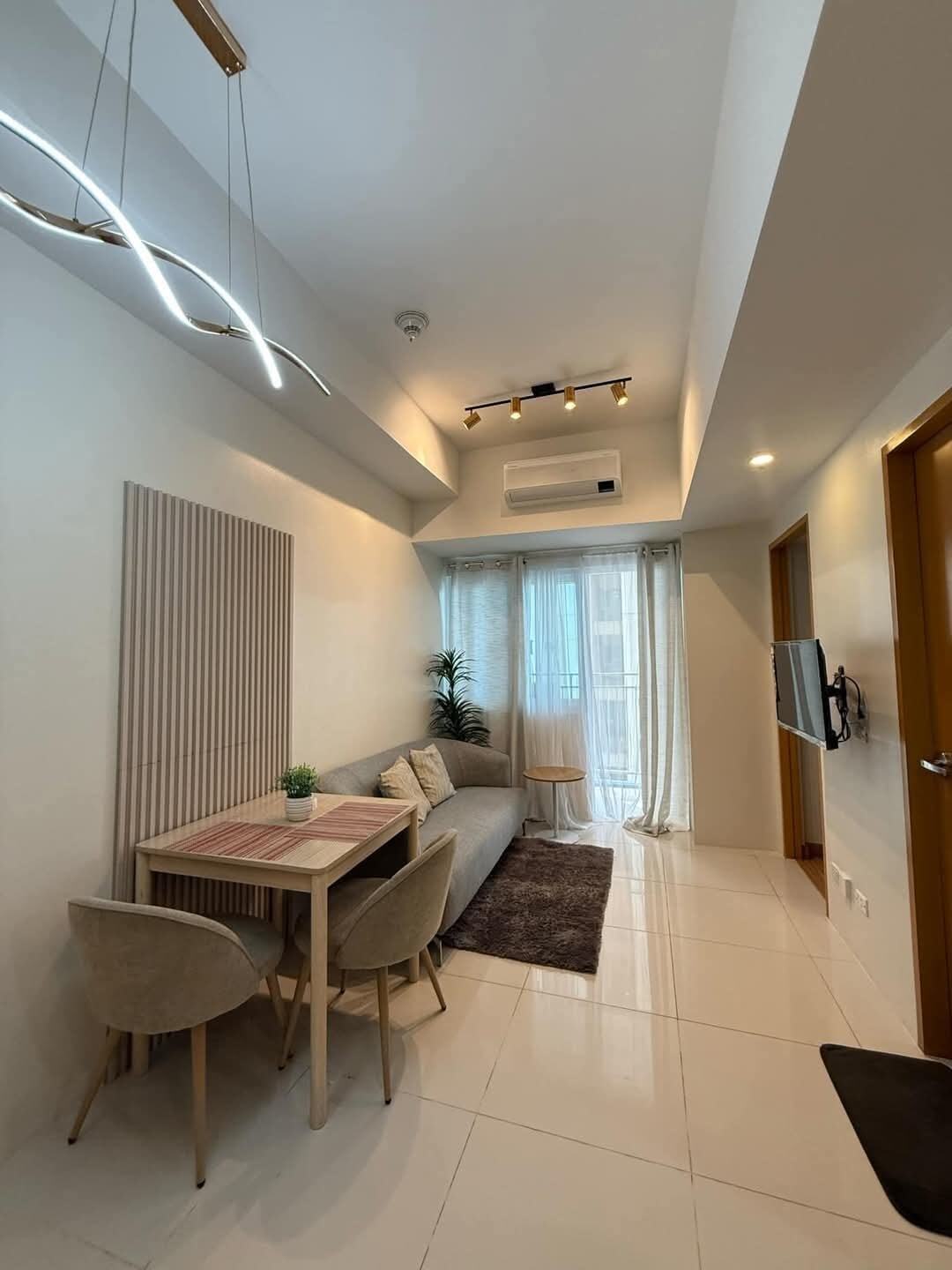 1 бөлмелі пәтер Park Avenue Tower, BGC балконмен