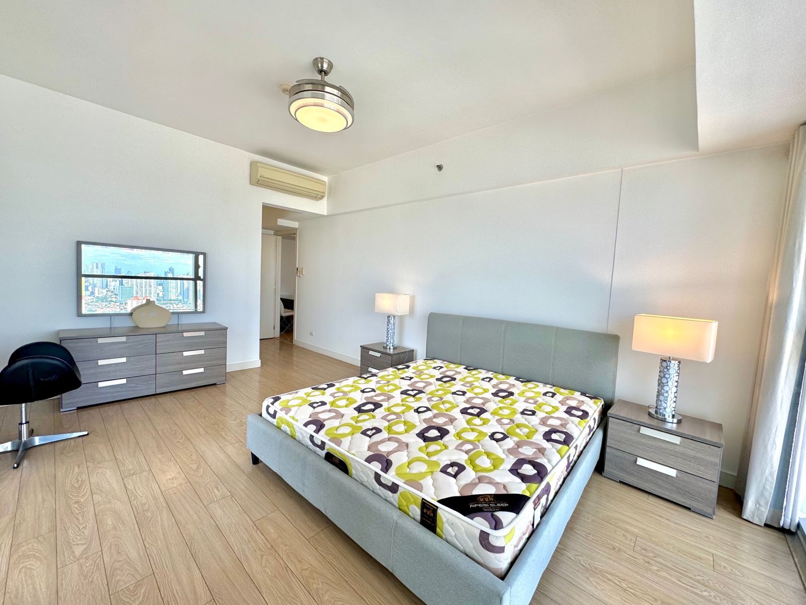 Роскошная 2-спальная квартира в One Shangrila Place с панорамным видом на город