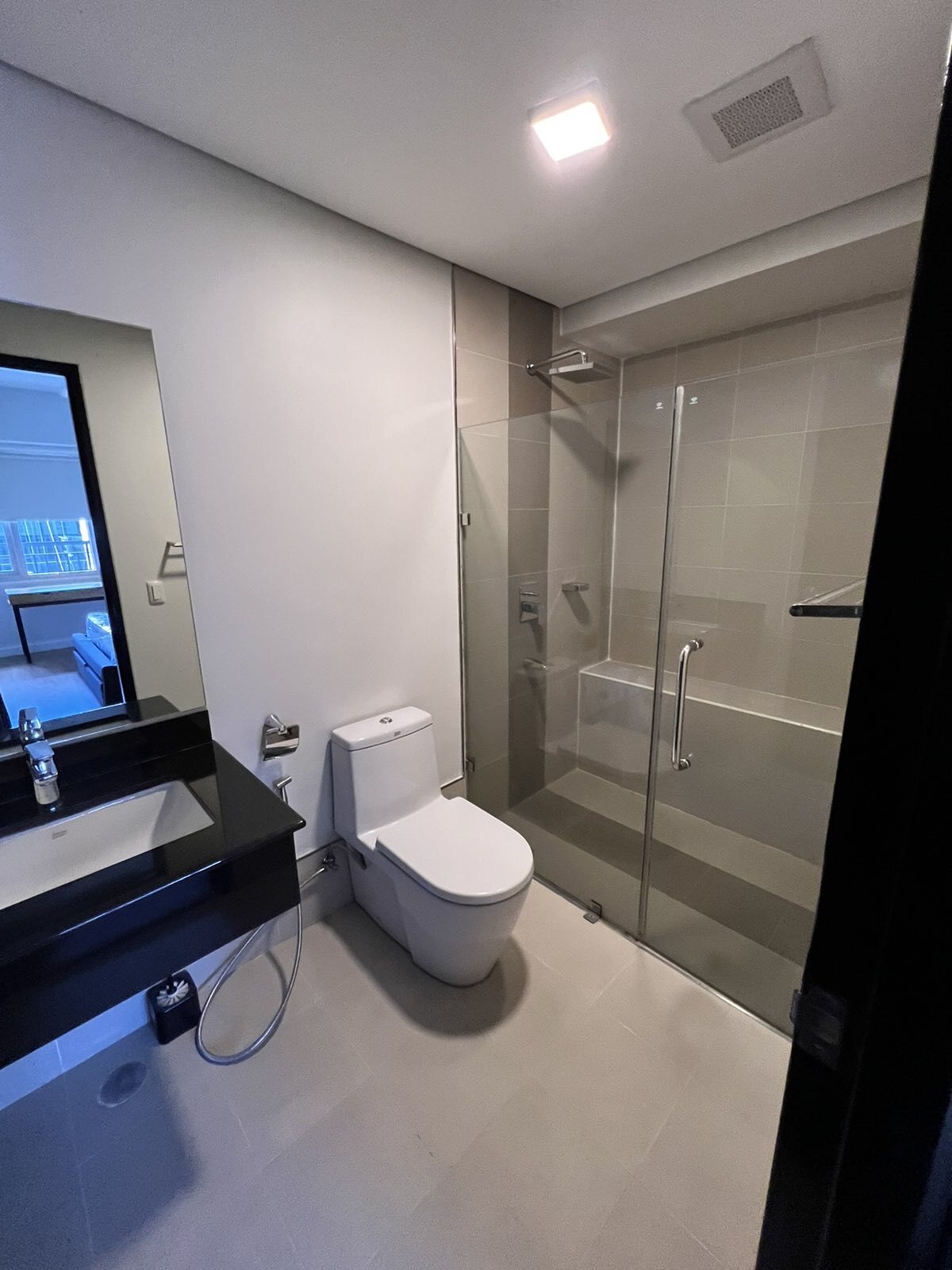 Two Maridien, BGC-тегі балконды 1 бөлмелі пәтер
