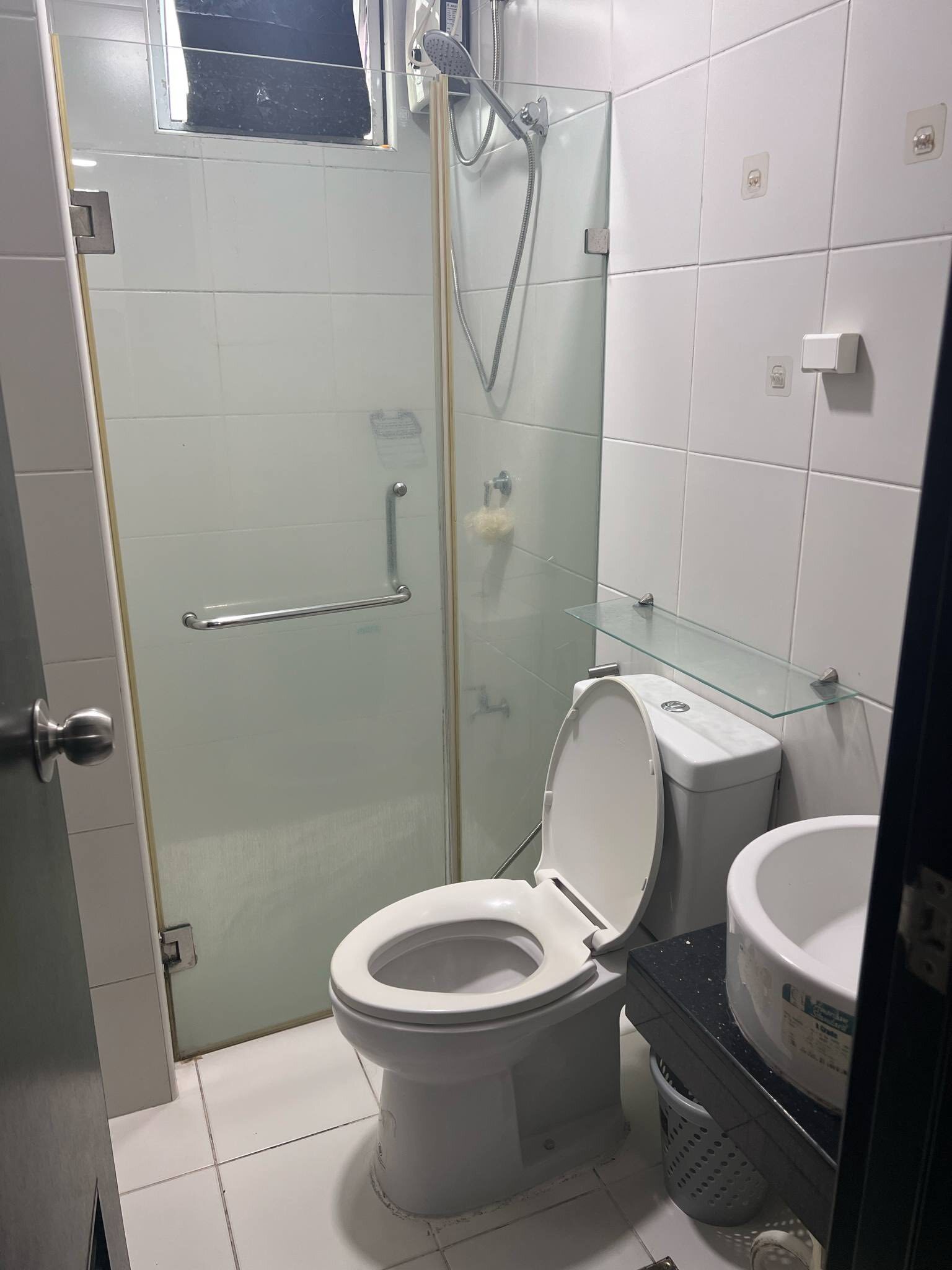 1-кімнатна повністю мебльована квартира в San Lorenzo Place, Макаті, біля MRT
