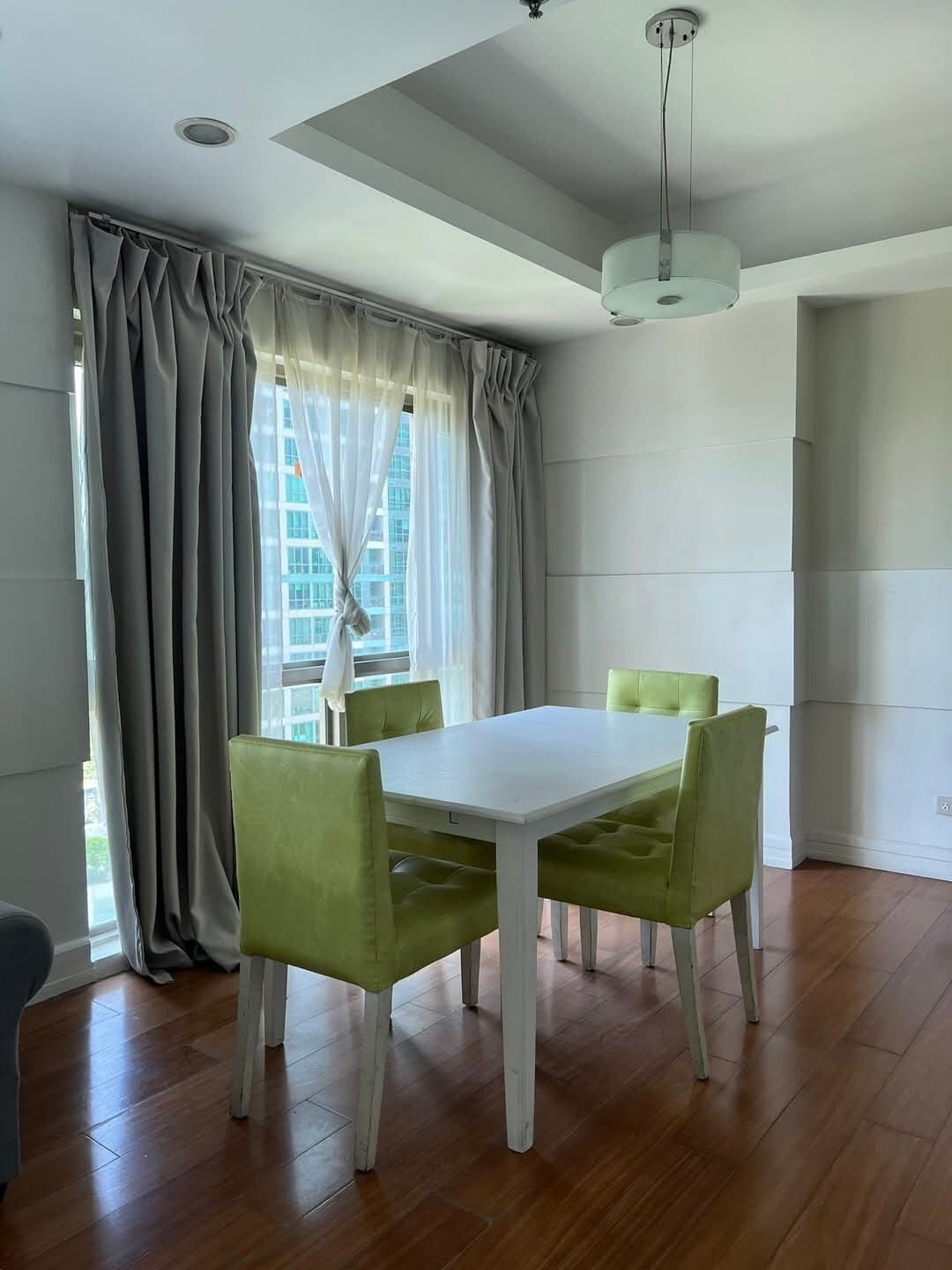 Forbeswood Parklane-дағы жиһазбен жабдықталған 2 бөлмелі пәтер