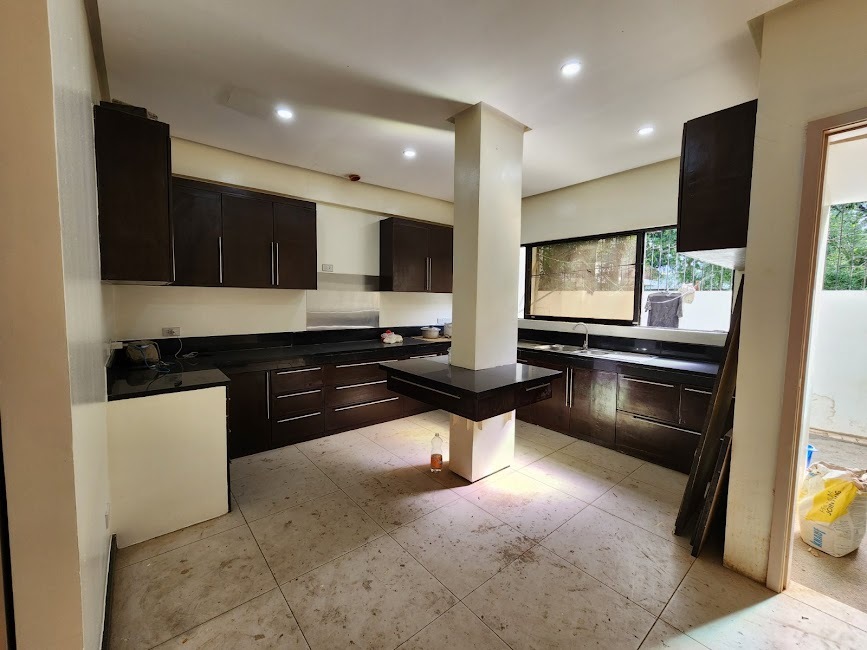 Whiteplains Townhouse - 3 Story, 4 Bedrooms, 2-Car Garage