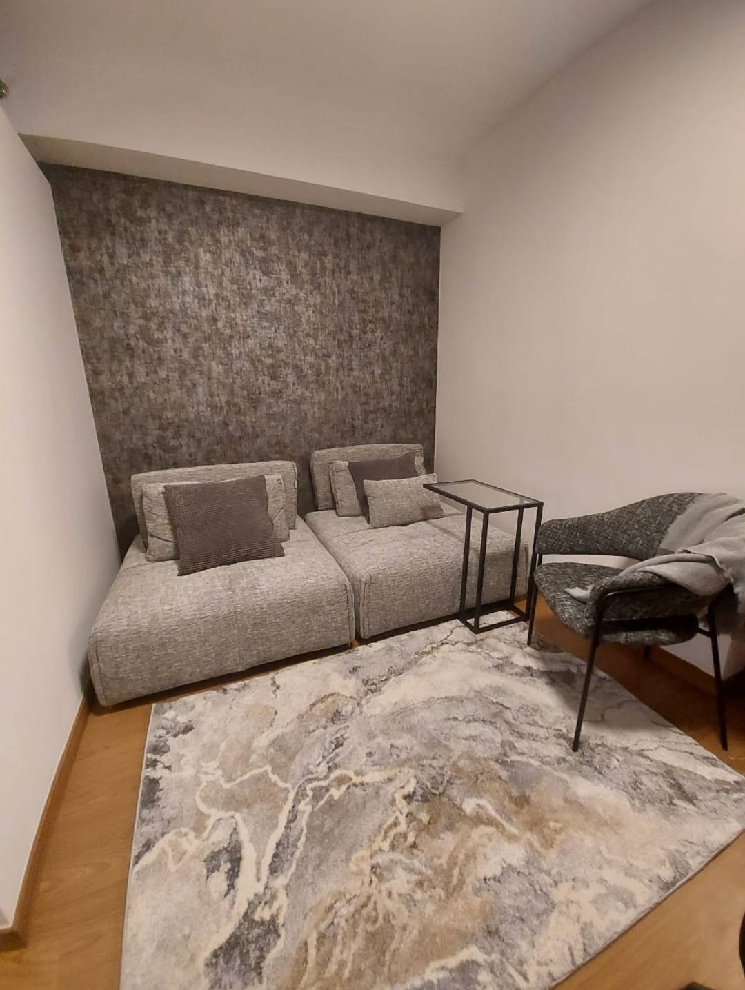 1 Bedroom High Floor Apartment in The Rise, Makati