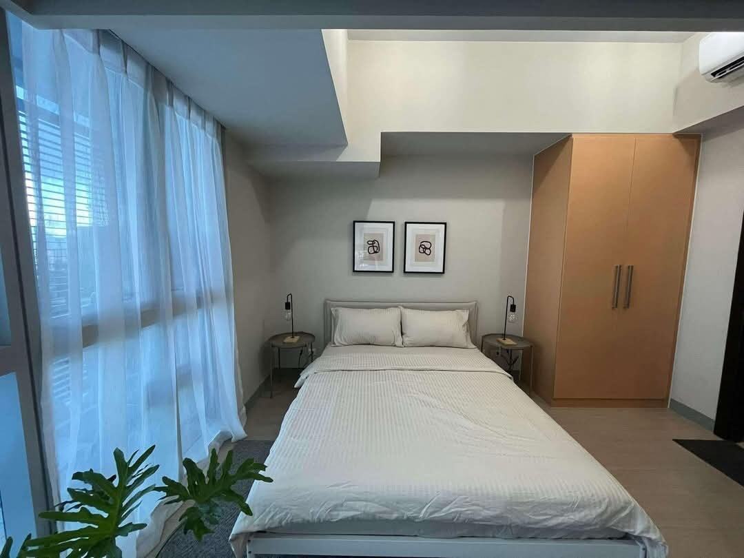 Fully Furnished 1 Bedroom Apartment at Uptown Parksuites Tower 2