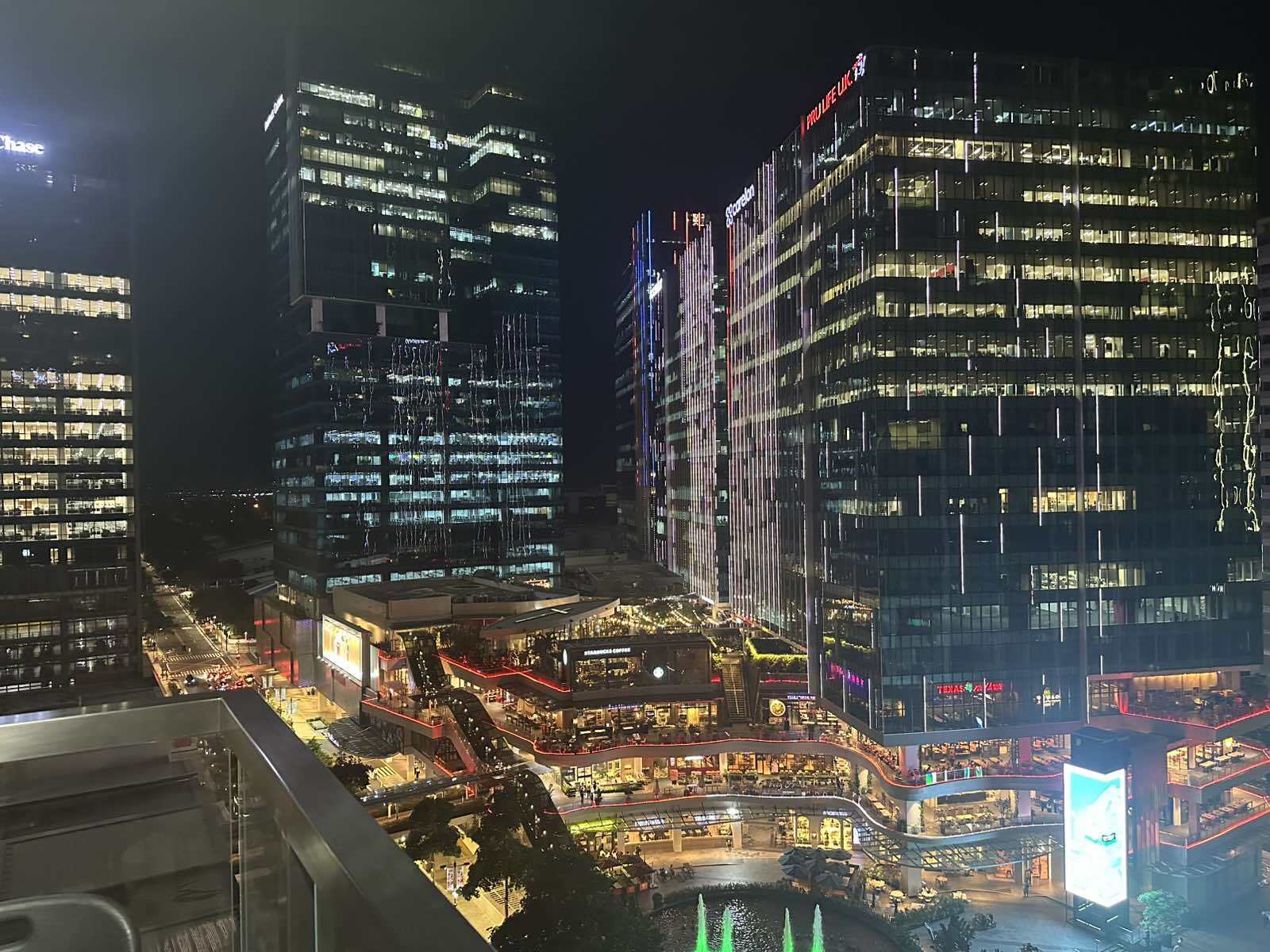 Аптаун Ритц Резиденс - BGC-да толық жабдықталған 2 бөлмелі пәтер