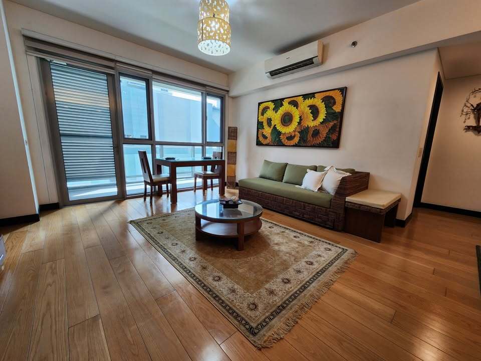One Serendra West Tower-дағы кең 1 бөлмелі пәтер