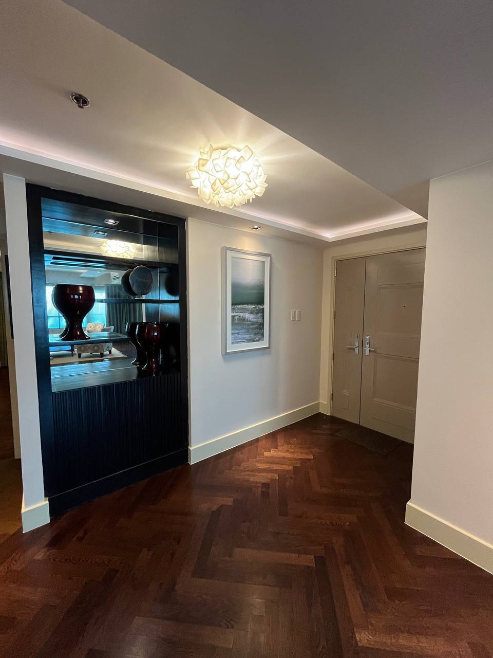 Edades Tower, Rockwell Makati-дағы 3 жатқа бөлмелі люкс жиһазданған пәтер