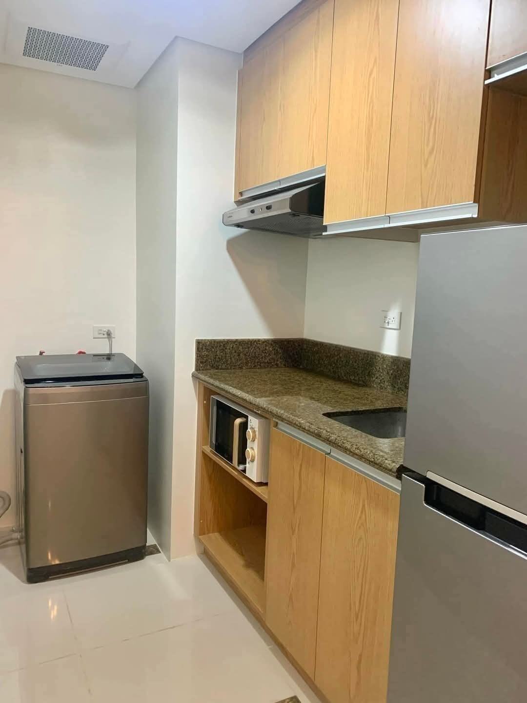 1 бөлмелі пәтер Park Avenue Tower, BGC балконмен