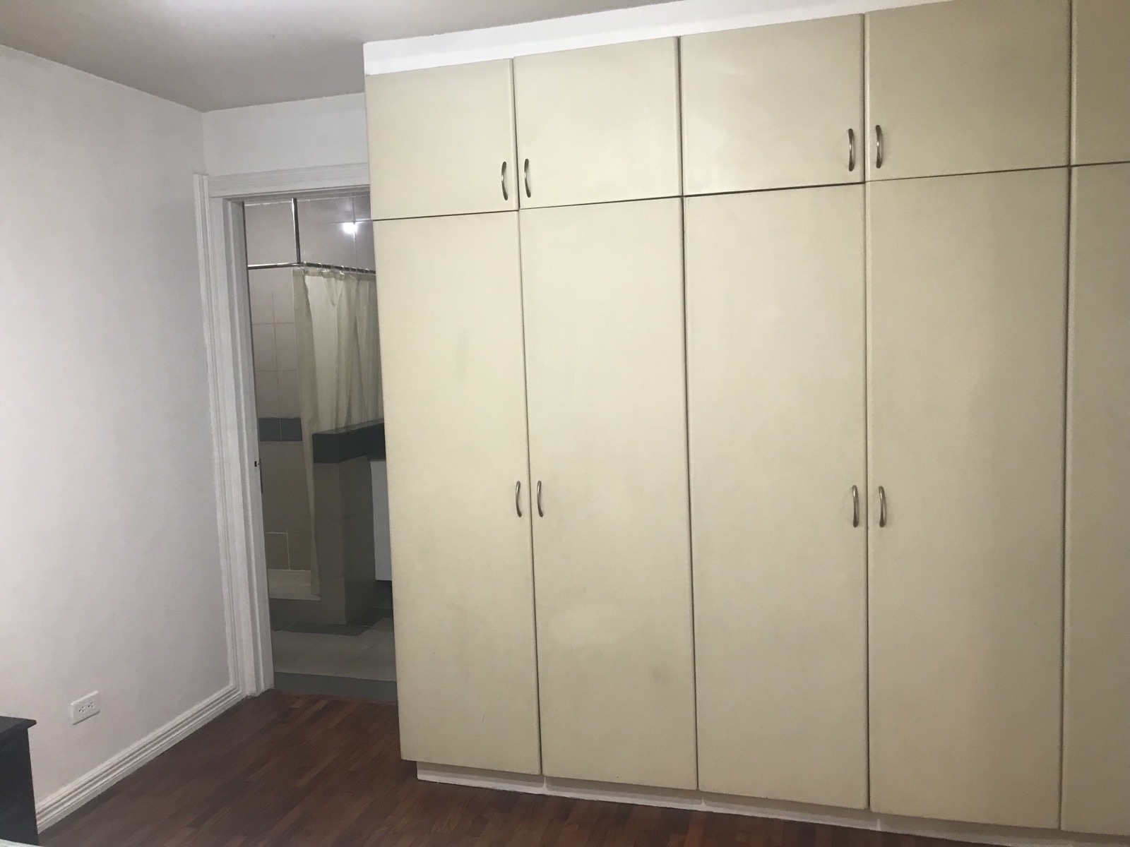 Толық жабдықталған 2 жатқа бөлмелі бұрыш бөлімше, Истон Плейс, Сальседо Виллидж, Макати