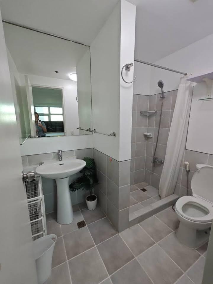 Two Serendra Red Oak - 2 бөлмелі толық жабдықталған балконды және тұрақ орыны бар пәтер