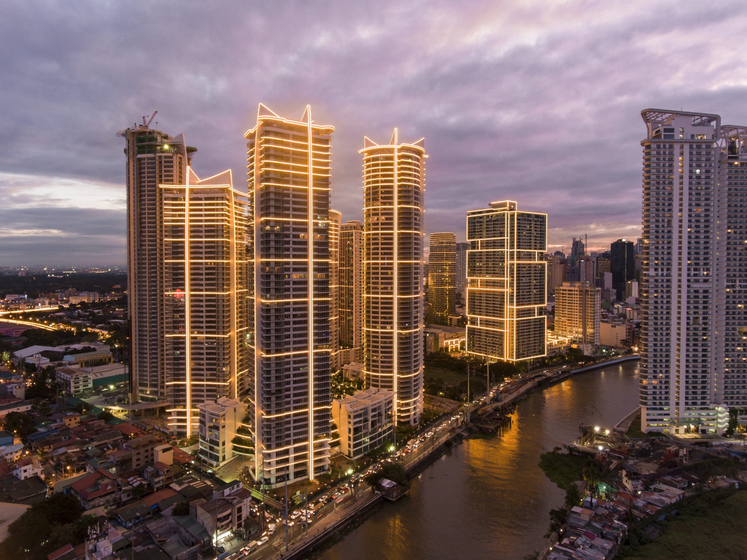 BGC-дағы The Proscenium Residences тұрғын үй кешеніндегі студиялық пәтер
