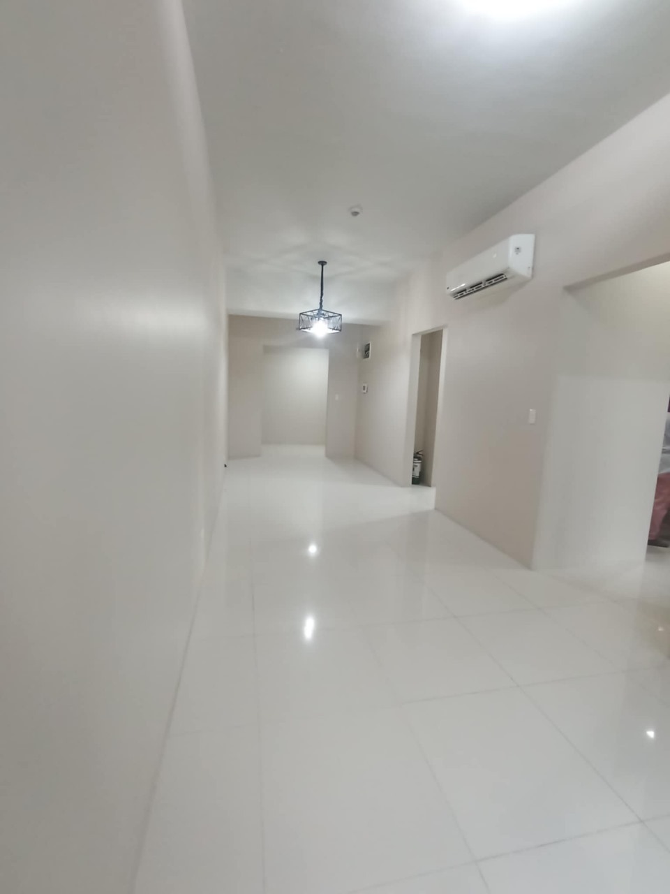 Semi-furnished 2-bedroom at Uptown Ritz - Luxurious City Living