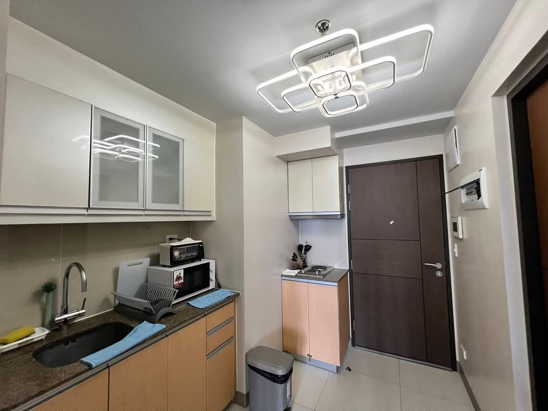 One Uptown Residences - Fully-Furnished 1BR Apartment